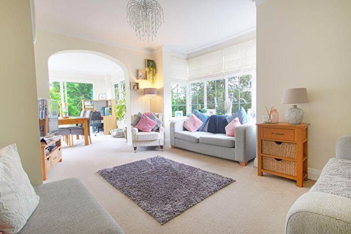 3 Bedroom Detached Bungalow To Rent In Plough Hill, Cuffley, EN6