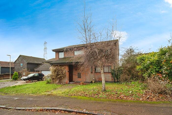 4 Bedroom Detached House For Sale In Whitehead Close, Lychpit, Basingstoke, RG24