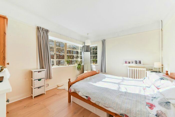 2 Bedroom Property To Rent In Burns Close, London, SW19