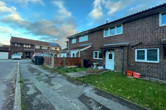 2 Bedroom Property To Rent In Chandos Close, Swindon, SN5