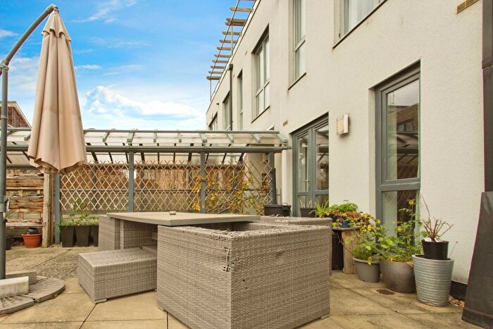 2 Bedroom Flat For Sale In Fitzgerald Place, Cambridge, Cambridgeshire, CB4