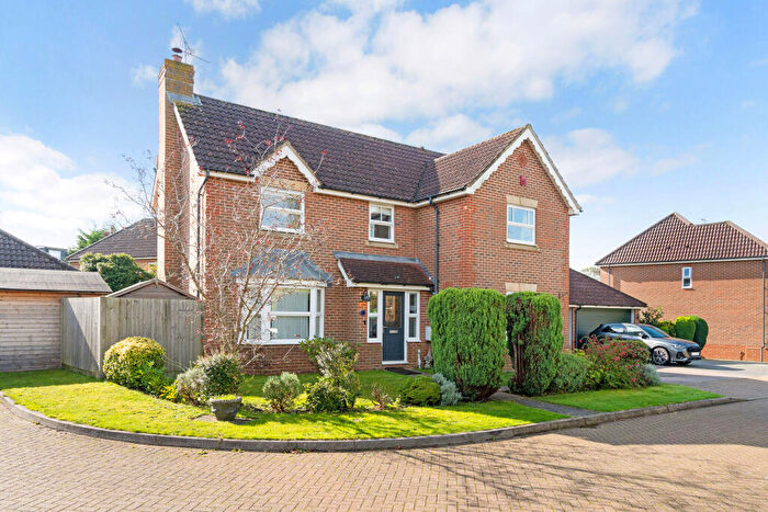 4 Bedroom House For Sale In Fenby Close, Horsham, RH13