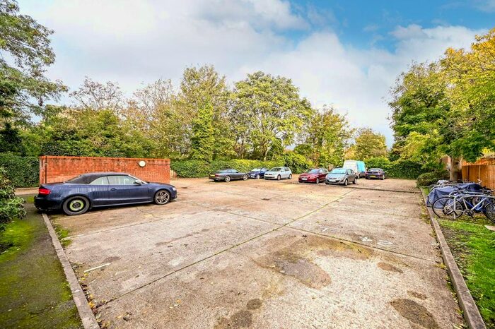 2 Bedroom Flat To Rent In Isis Close, West Putney, London, SW15