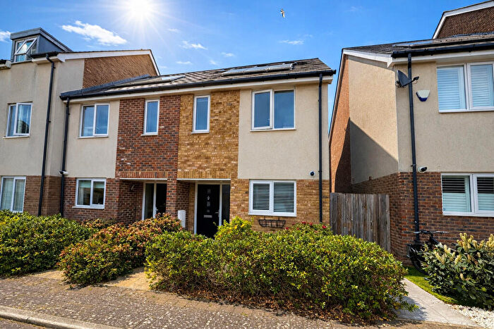 3 Bedroom End Of Terrace House For Sale In Rainbow Square, Shoreham-by-Sea, BN43