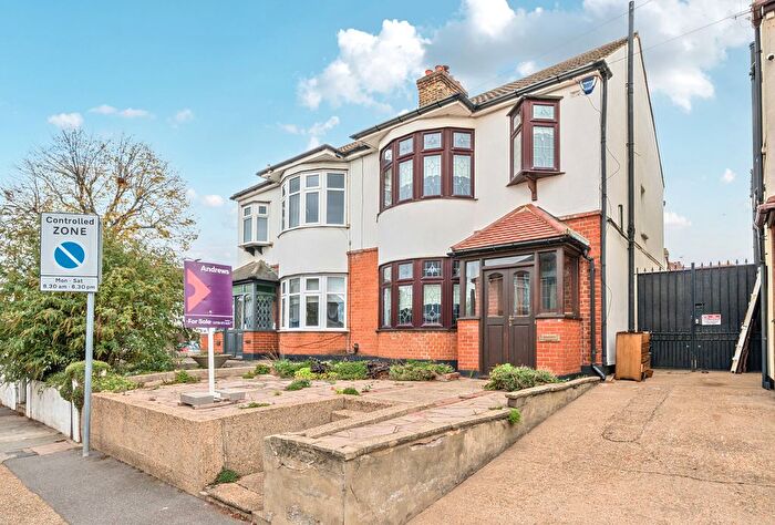 3 Bedroom Semi Detached House For Sale In Park Lane, Hornchurch, RM11