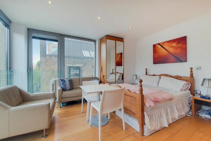 Studio To Rent In Tower Bridge Road, London, London, SE1