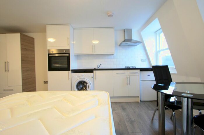 Studio To Rent In The Broadway, London, SW19