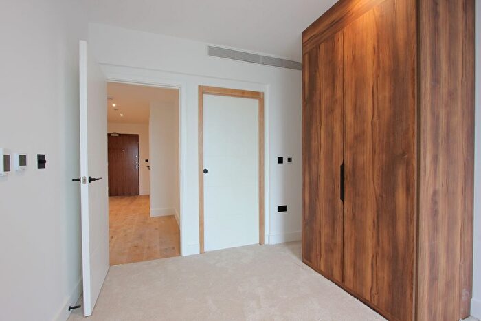 2 Bedroom Flat To Rent In Horatio Apartments, Graphite Square, London, SE11