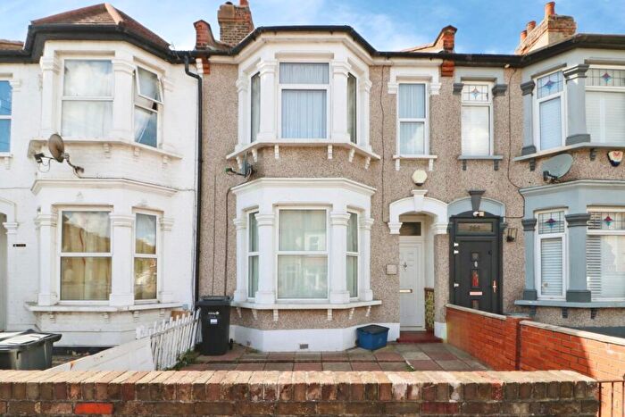 3 Bedroom Terraced House For Sale In Richmond Road, Ilford, IG1