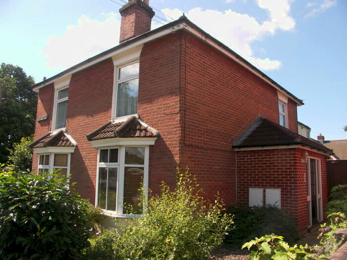 1 Bedroom Flat To Rent In *Fully Booked* Radstock Road, Woolston, SO19