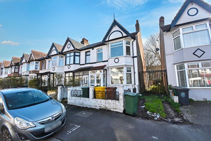 3 Bedroom End Terrace House For Sale In Hampton Road, London, E4