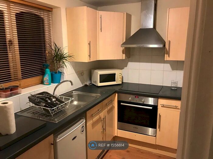 Studio To Rent In Groundwell Road, Swindon, SN1