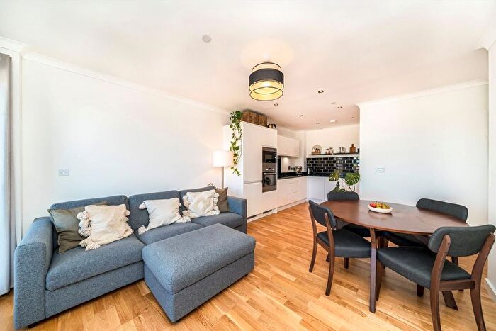 1 Bedroom Flat For Sale In Greenwich High Road, Greenwich, SE10
