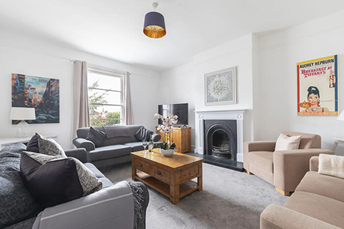 3 Bedroom Apartment To Rent In Bath Road, Cheltenham, GL53