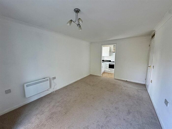 2 Bedroom Flat For Sale In Clarence Road, Fleet, GU51