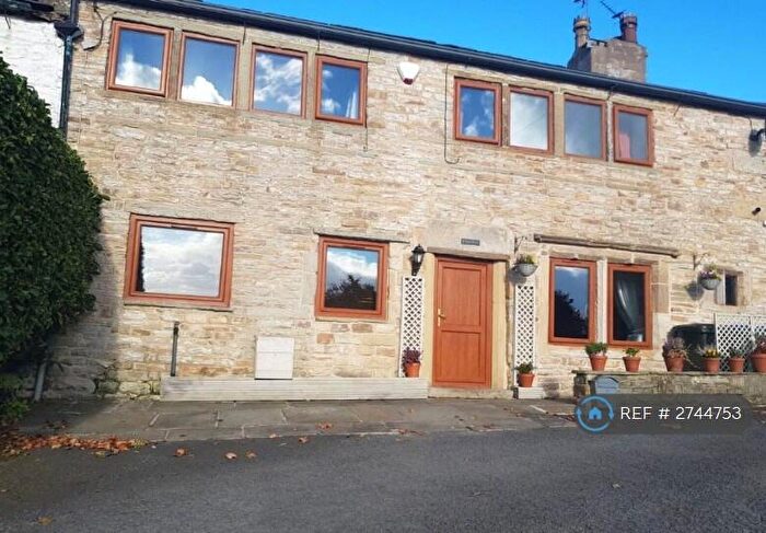 3 Bedroom Terraced House To Rent In Lower Healey, Rochdale, OL12