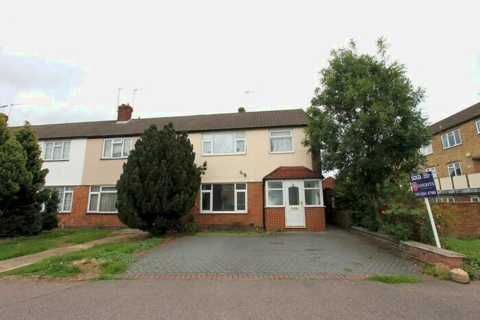 4 Bedroom Property To Rent In Downfield Road, London, EN8