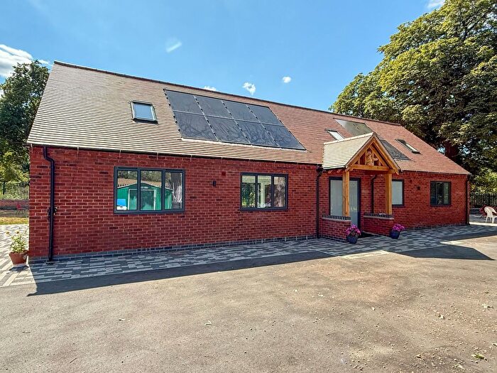 2 Bedroom Flat To Rent In Sandy Lane, Blackdown, CV32