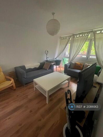 2 Bedroom Flat To Rent In Henty Close, London, SW11