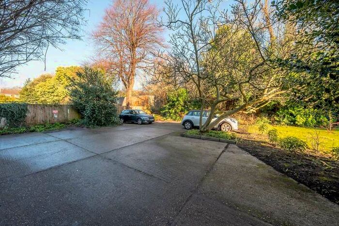 Garage / Parking To Rent In Woodside, Wimbledon, SW19