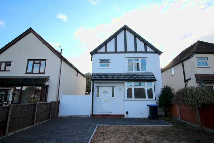 3 Bedroom Detached House To Rent In Taplow Road, Taplow, Maidenhead, SL6
