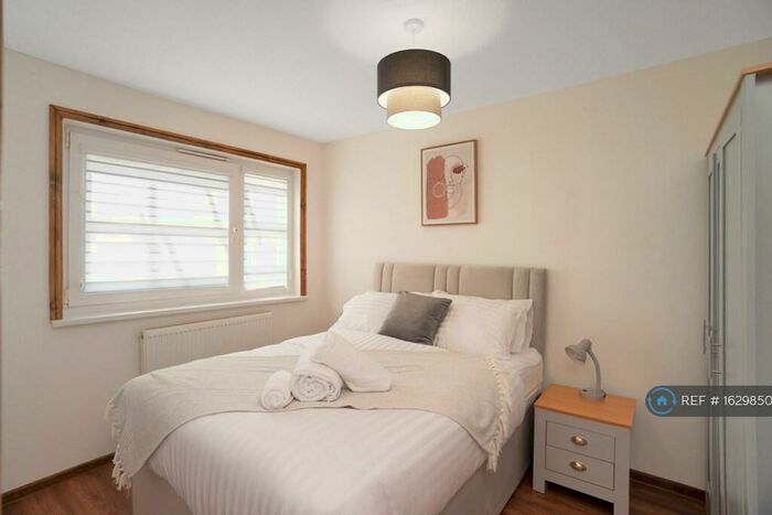 1 Bedroom Flat To Rent In Great Holme Court, Northampton, NN3