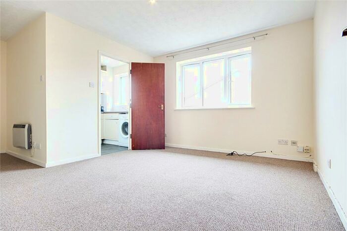 Flat To Rent In Acworth Close, Edmonton, N9