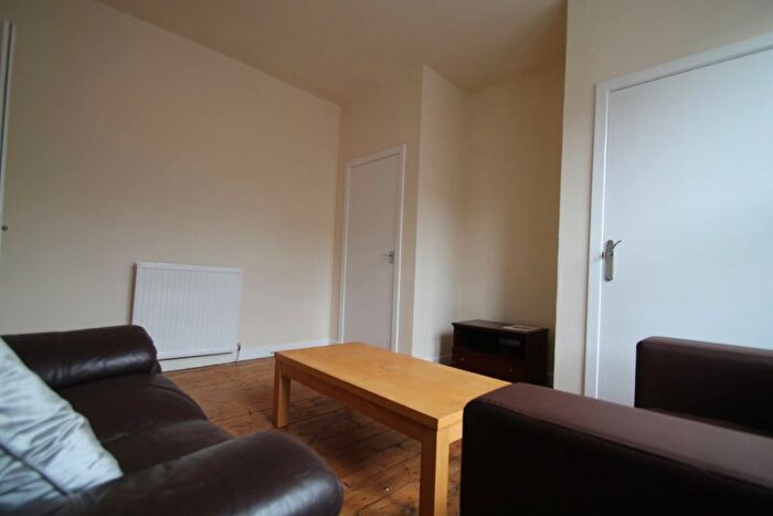 4 Bedroom Flat To Rent In Raglan Street, Dundee, DD4