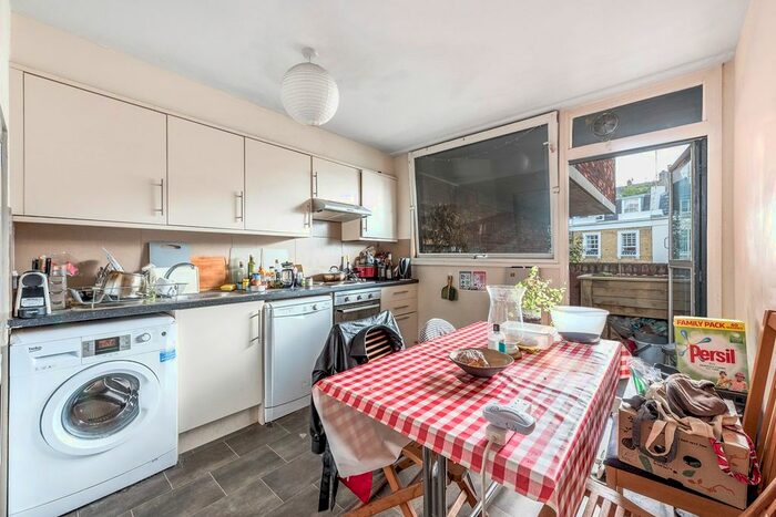 3 Bedroom Flat To Rent In Forsyth House, Tachbrook Street, Pimlico, London, SW1V