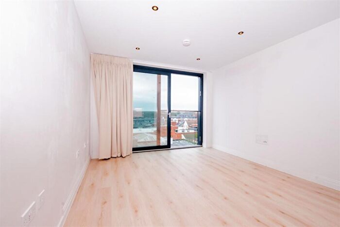 2 Bedroom Apartment For Sale In Pembroke Broadway, Camberley, GU15