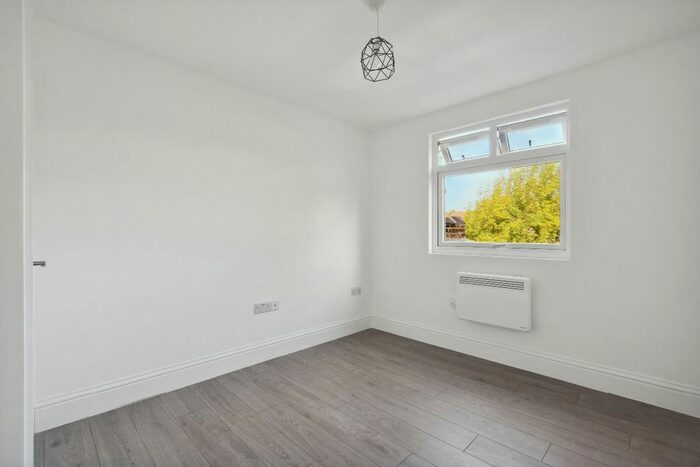 2 Bedroom Flat To Rent In Ogard Road, Hoddesdon, EN11