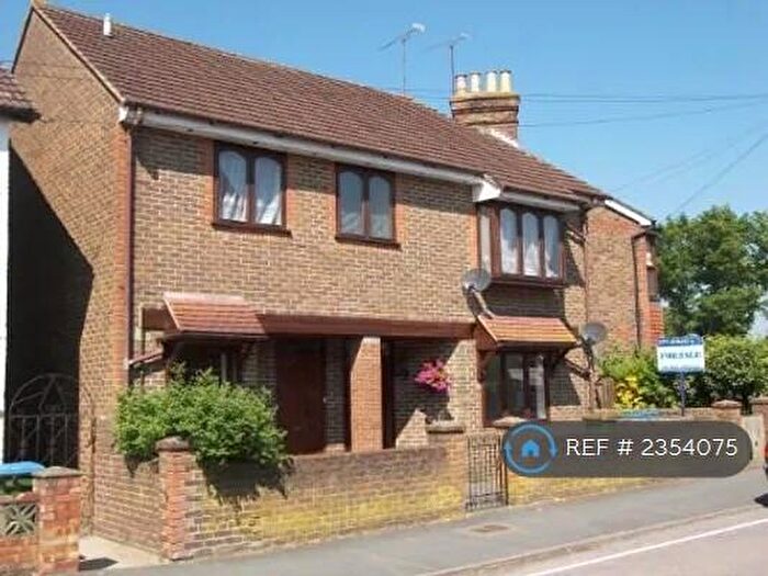 2 Bedroom Maisonette To Rent In Victory Road, Horsham, RH12