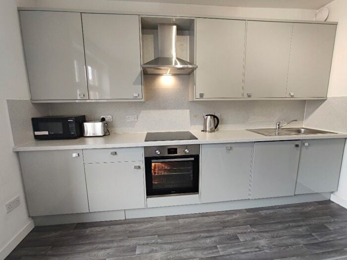 3 Bedroom Flat To Rent In Mitchell Street, West End, Dundee, DD2