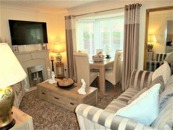 2 Bedroom Flat To Rent In Saville Park, Ossett WF5