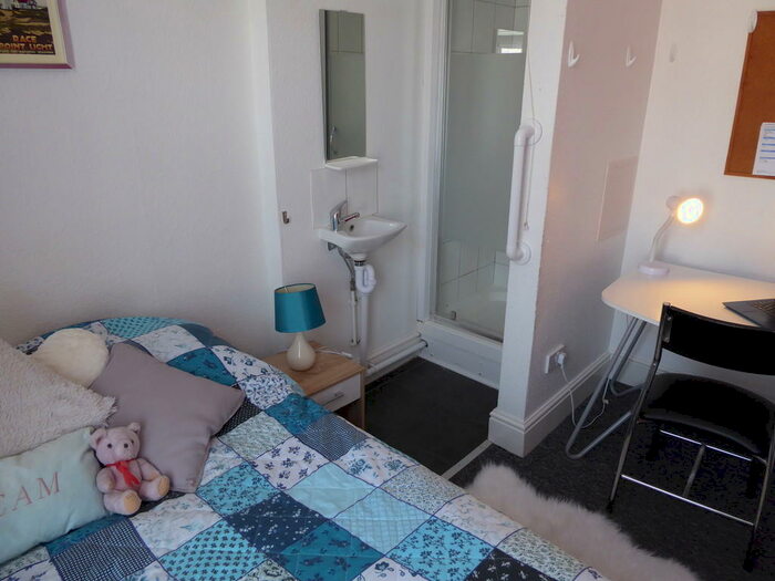 1 Bedroom Terraced House To Rent In Telephone Road, Southsea, PO4