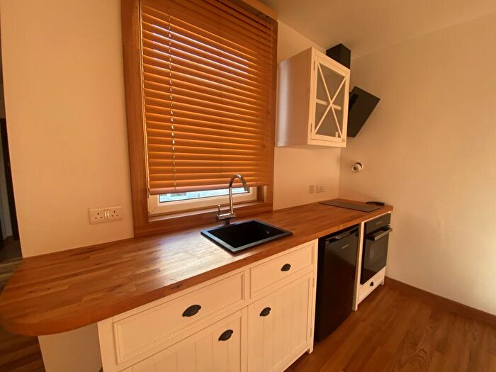 Flat To Rent In Domino Court, Bournemouth, BH1