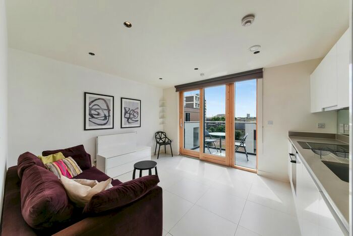 Studio To Rent In Cobblestone Square, Wapping, London, E1W