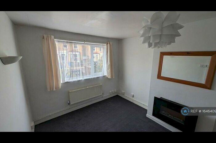 2 Bedroom Maisonette To Rent In Crystal Palace Road, London, SE22
