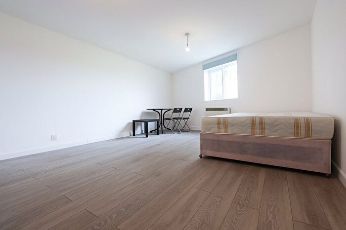 Studio To Rent In Empire Avenue, Palmers Green, N18