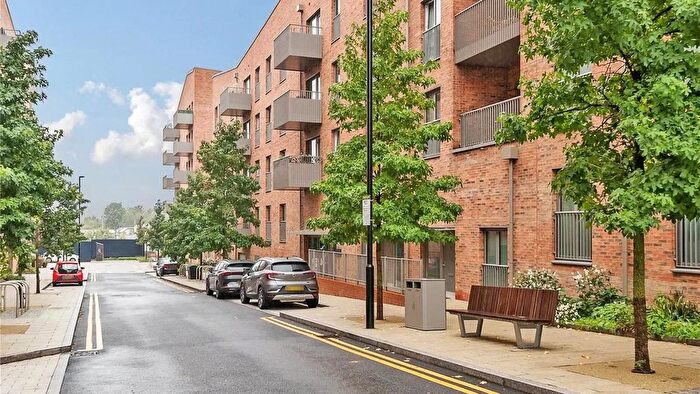 2 Bedroom Flat To Rent In Bute Close, London, NW9