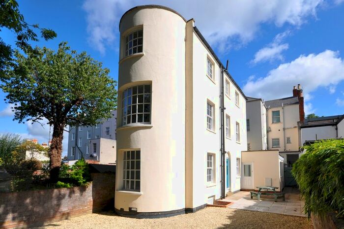 4 Bedroom Town House To Rent In High Street, Cheltenham, GL50