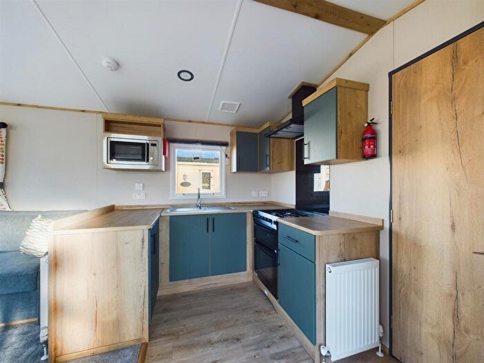 2 Bedroom Chalet For Sale In Woodthorpe Leisure Park, Woodthorpe, Alford, LN13