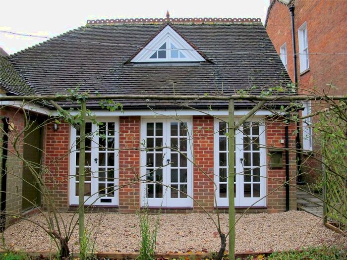 1 Bedroom Detached House To Rent In East Street, Thame, Oxfordshire, OX9