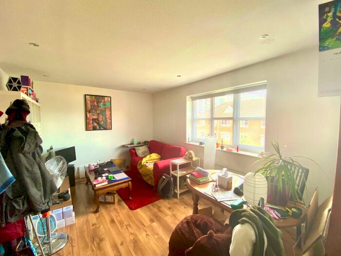 2 Bedroom Apartment To Rent In Poplin Drive, Salford, M3