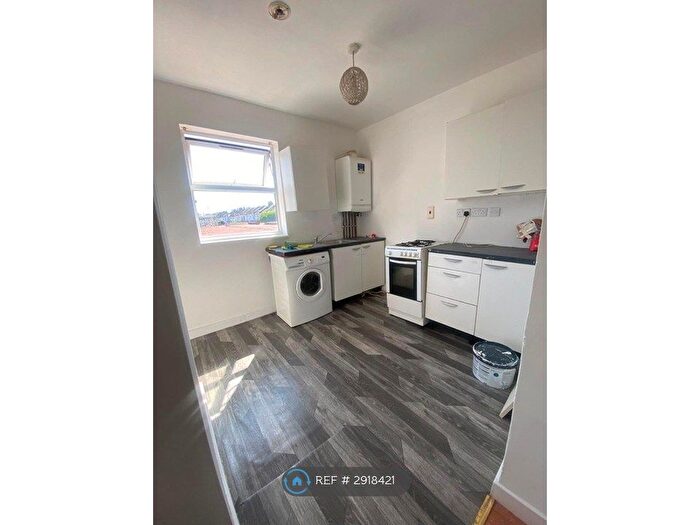 3 Bedroom Detached House To Rent In Green Lane, Ilford, IG3