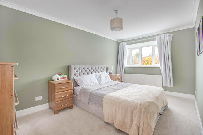 4 Bedroom Detached House For Sale In Redshots Close, Marlow, Buckinghamshire, SL7