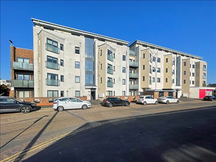 2 Bedroom Apartment To Rent In Victory Park Road, Addlestone, Surrey, KT15