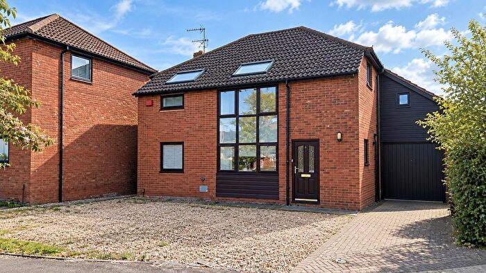 4 Bedroom Detached House For Sale In Pyxe Court, Walton Park, Milton Keynes, MK7