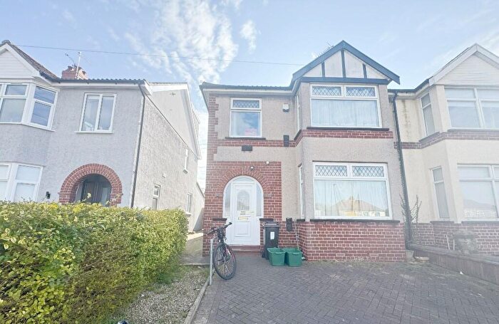 4 Bedroom Semi-Detached House To Rent In Station Road, BS34