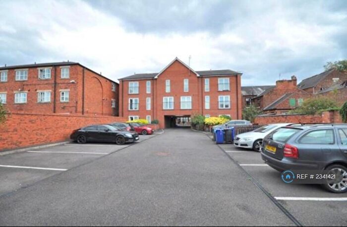 2 Bedroom Flat To Rent In Barons Court, Burton-On-Trent, DE14